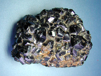 Un trozo de mineral de casiterita