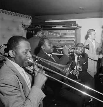 Los instrumentos de viento, como este trombón, también producen música debido a la resonancia acústica.