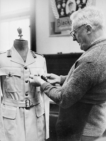 Hombre con uniforme