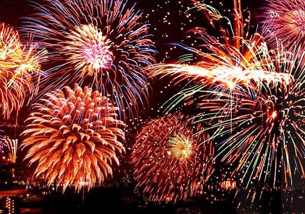 Los fuegos artificiales utilizan metal inorgánico para generar los colores