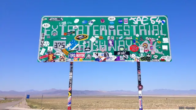 La Ruta Estatal 375 de Nevada, rebautizada formalmente por el estado en 1996 debido al impacto cultural de las teorías conspirativas.