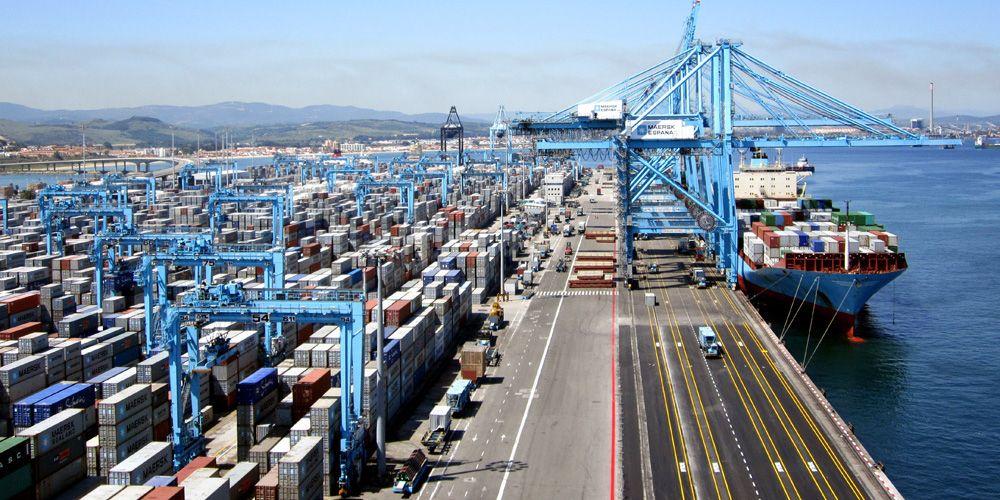 Logística y transporte internacional: puertos, rutas marítimas, transporte aéreo y terrestre