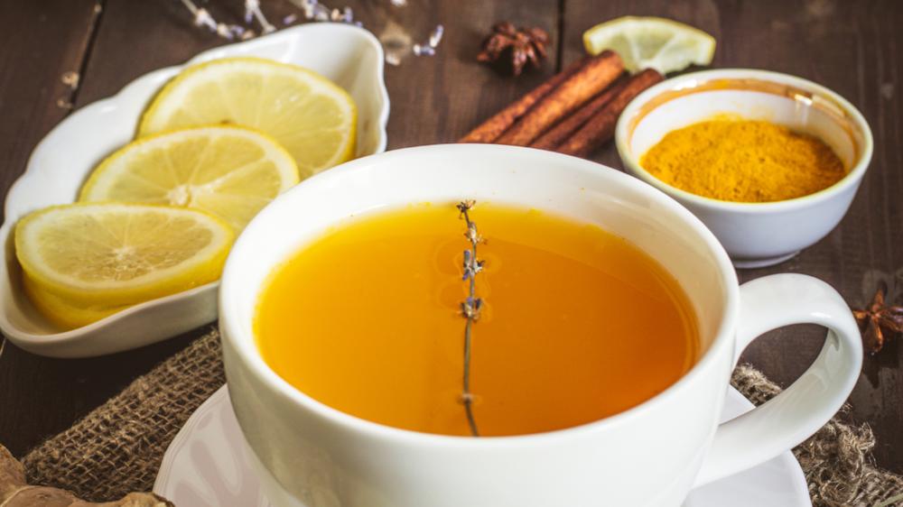Beneficios que trae la curcuma y el limon al tomarlo en ayunas.
