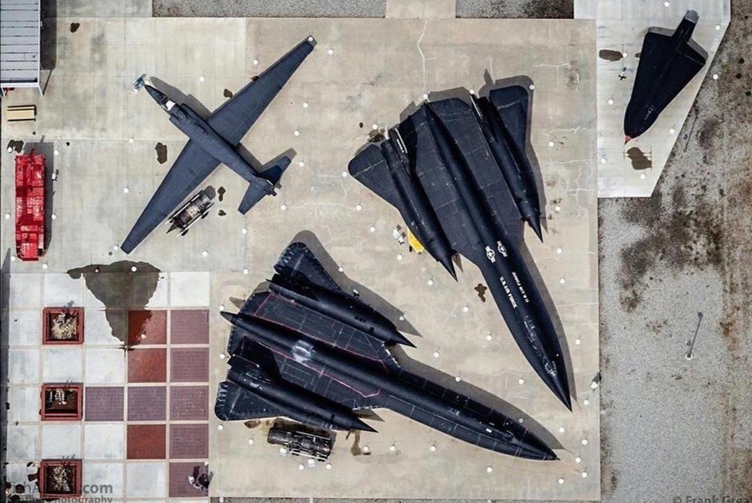 El diseño vanguardista y las masivas dimensiones del A-12 Oxcart rompieron con los paradigmas visuales de la aviación comercial de los años 60.