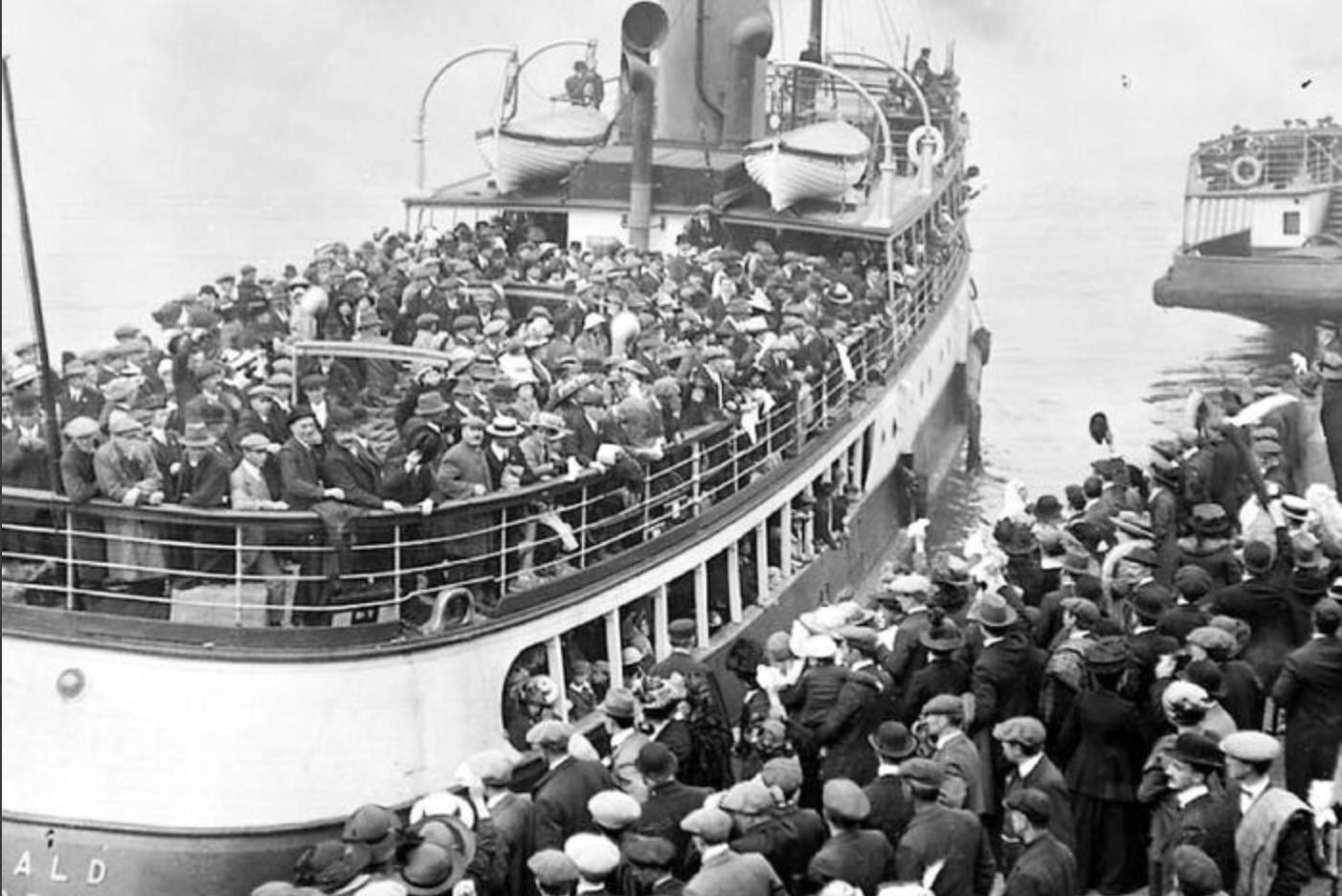 Inmigrantes llegando al Puerto de Buenos Aires
