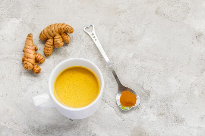 Leche de Cúrcuma y sus beneficios de tomarlo.