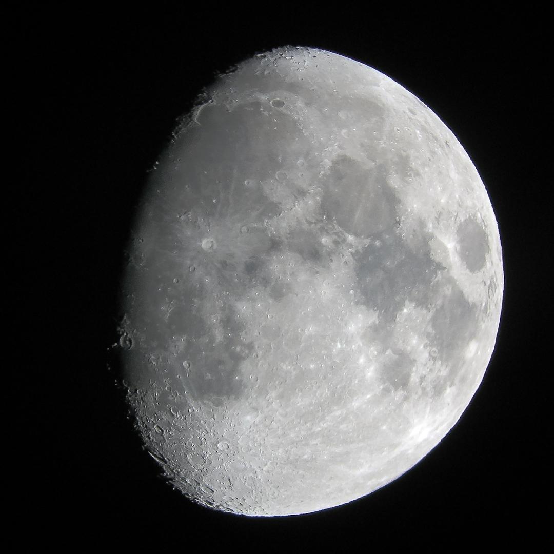 Luna Gibosa Creciente